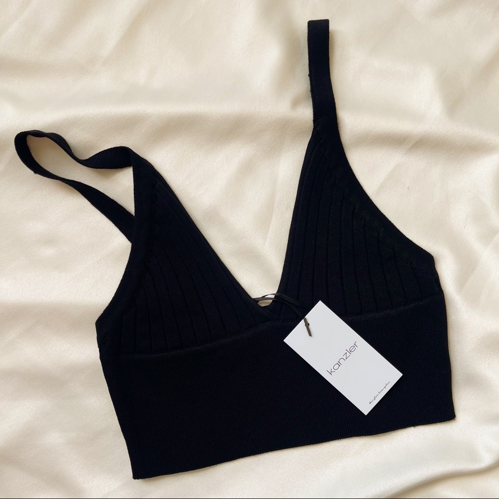 THE BLACK BRA - Picture 5 of 8